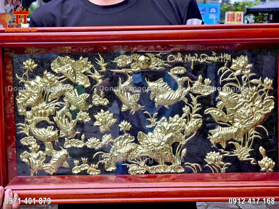 Từng họa tiết cá chép, hoa sen được chế tác tỉ mỉ